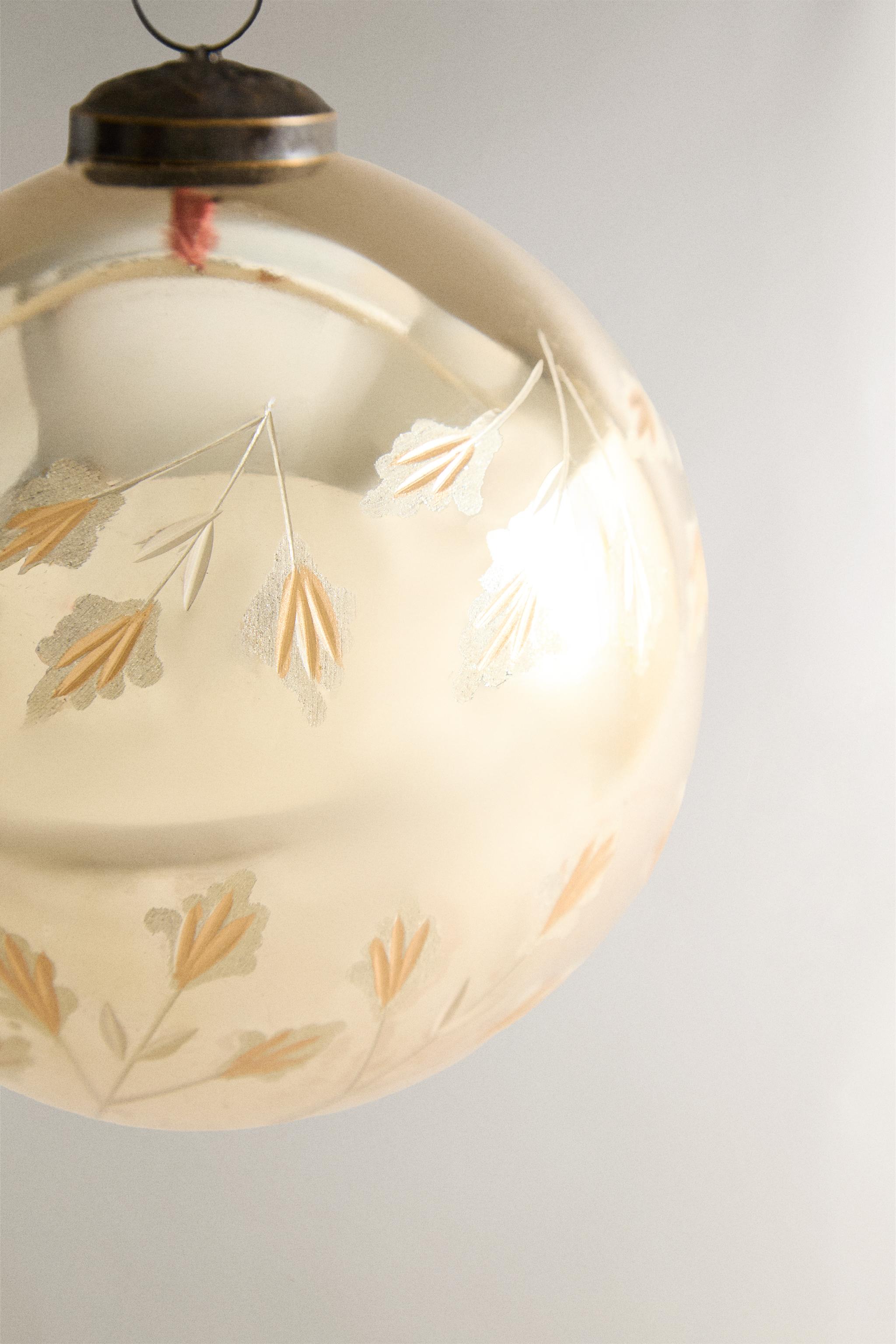 SHINY CHRISTMAS TREE BALL ORNAMENT WITH LEAVES